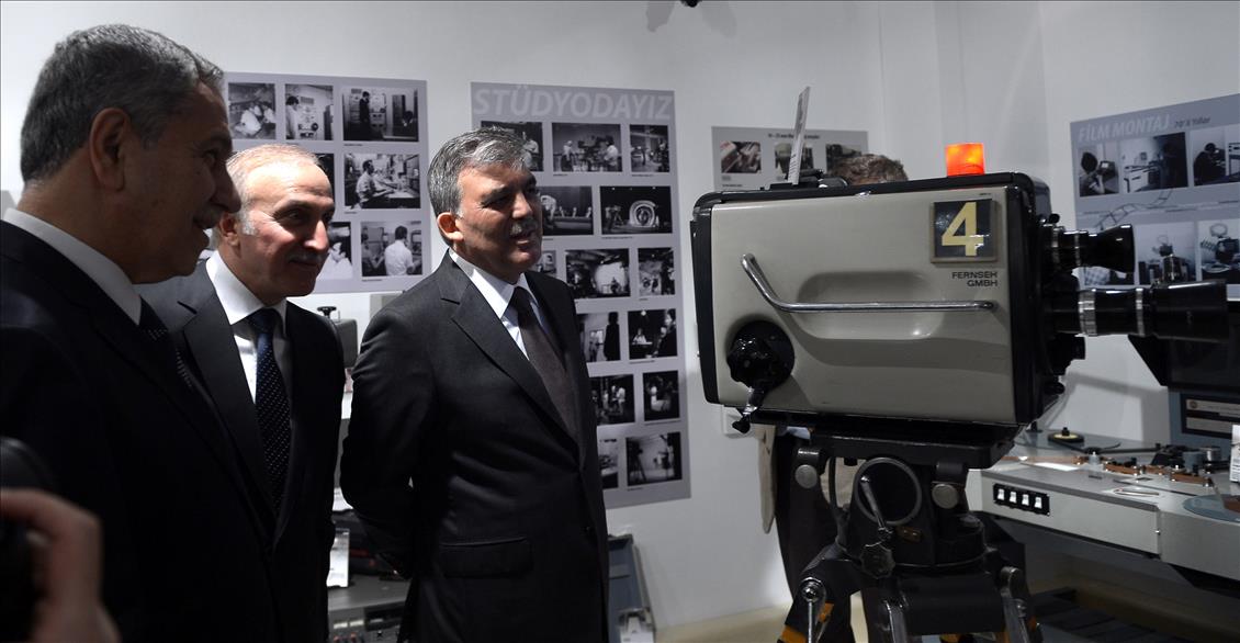 CUMHURBASKANI GUL, TRT'YI ZIYARET ETTI