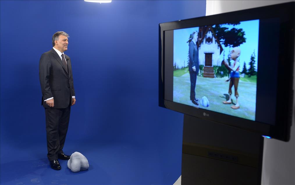 CUMHURBASKANI GUL, TRT'YI ZIYARET ETTI