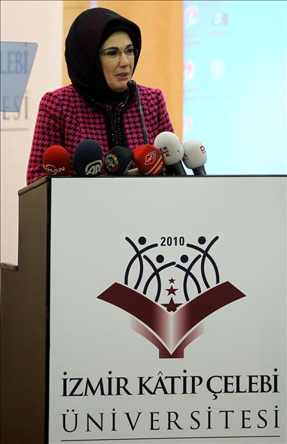 BASBAKAN ERDOGAN'IN ESI EMINE ERDOGAN, IZMIR'DE