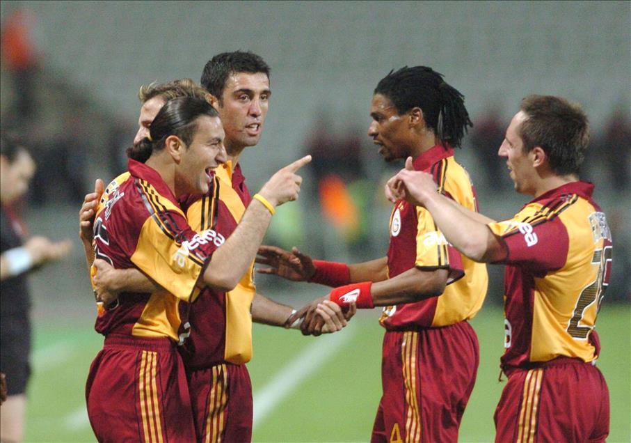 GALATASARAYLI FUTBOLCULARIN SEVINCI