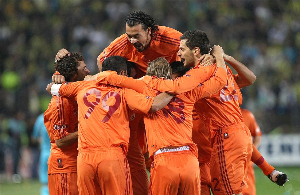 GALATASARAYLI FUTBOLCULARIN GOL SEVINCI