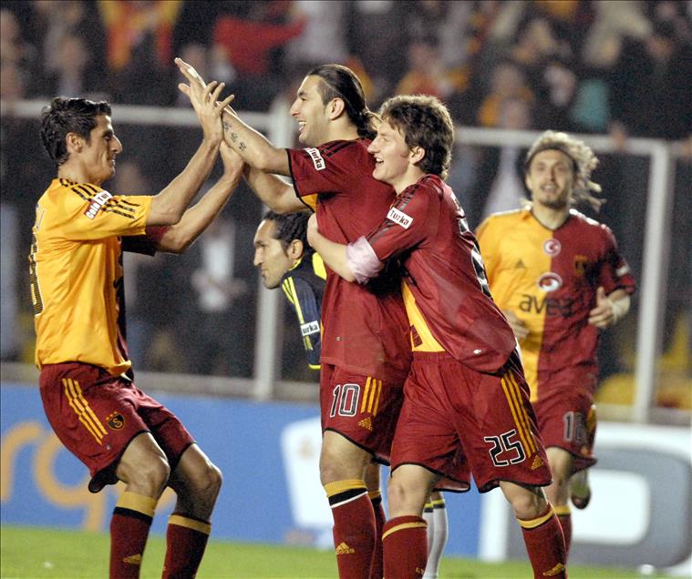GALATASARAYLI FUTBOLCULARIN GOL SEVINCI