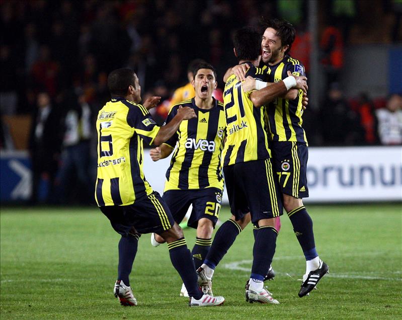 FENERBAHCELI FUTBOLCULARIN GOL SEVINCI