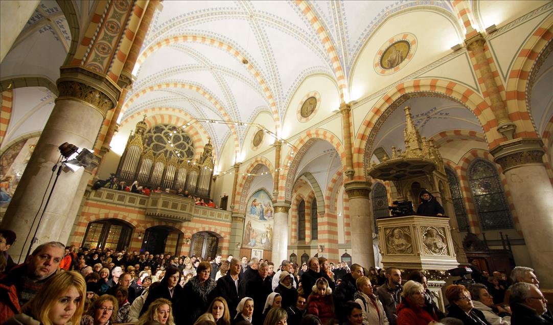 BALKANLARDA HIRISTIYANLAR NOEL BAYRAMINI KUTLUYOR