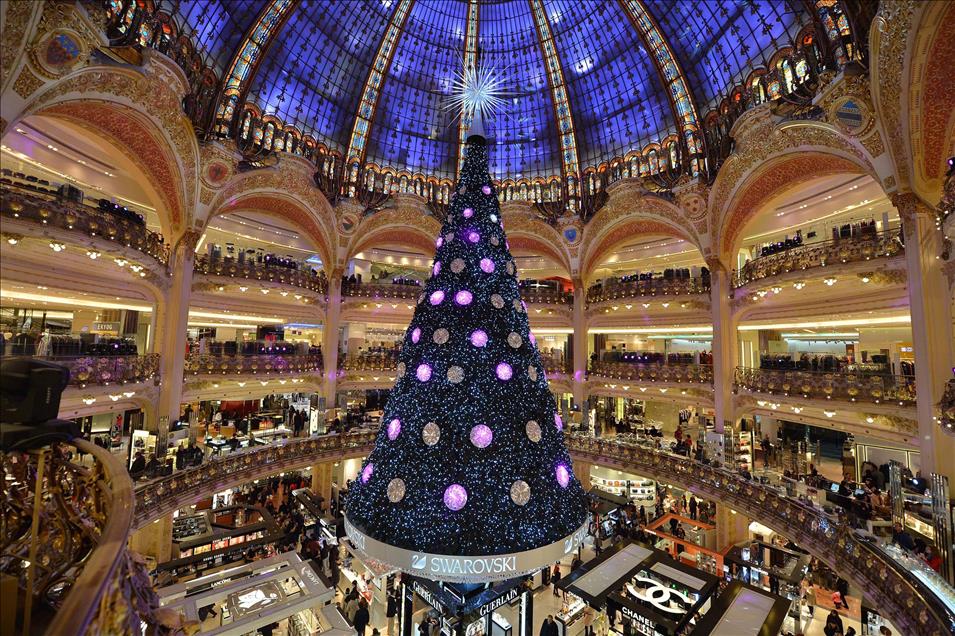 PARIS'TE YILBASI ISIKLARI