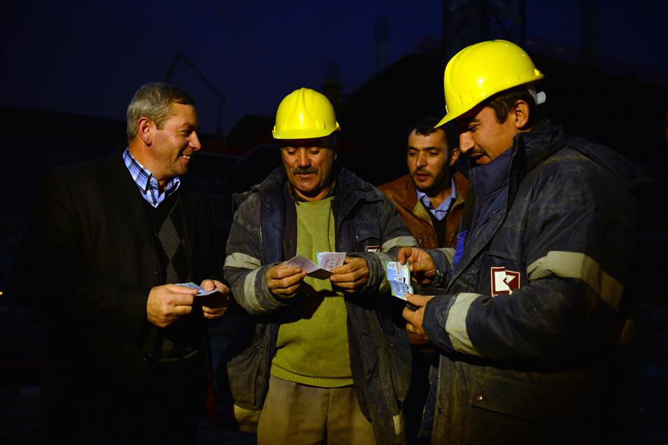 YENI YILA CALISARAK GIRDILER