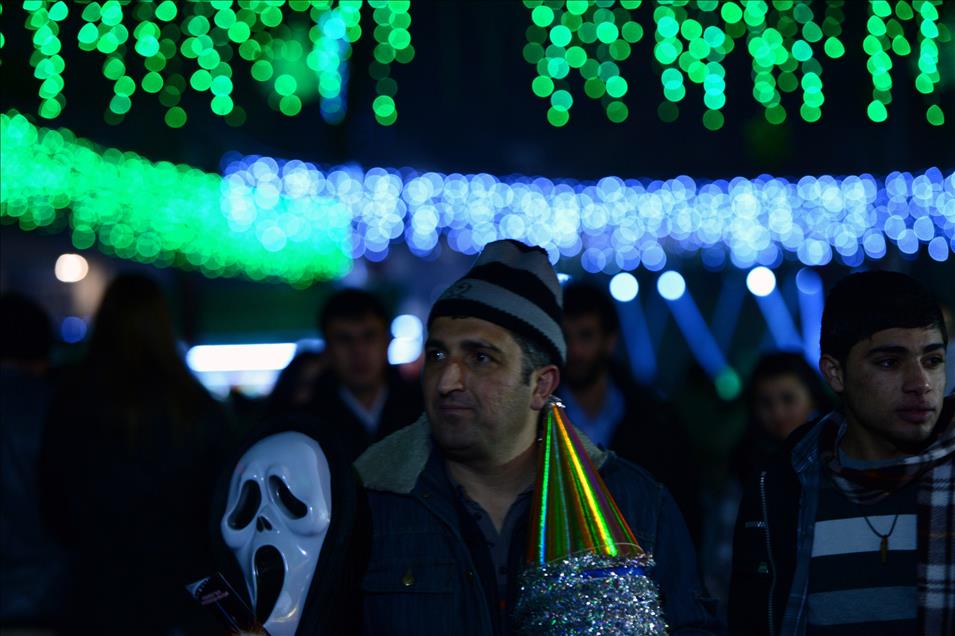 YENI YILA CALISARAK GIRDILER