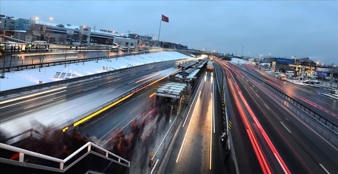 ISTANBUL'DA KAR YAGISI 