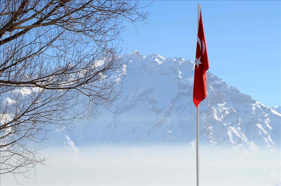 SUMBUL DAGI ETEKLERINDE, SISLI KIS GUZELLIGI