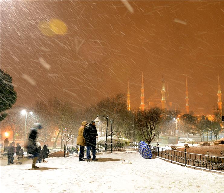 ISTANBUL'DA KAR