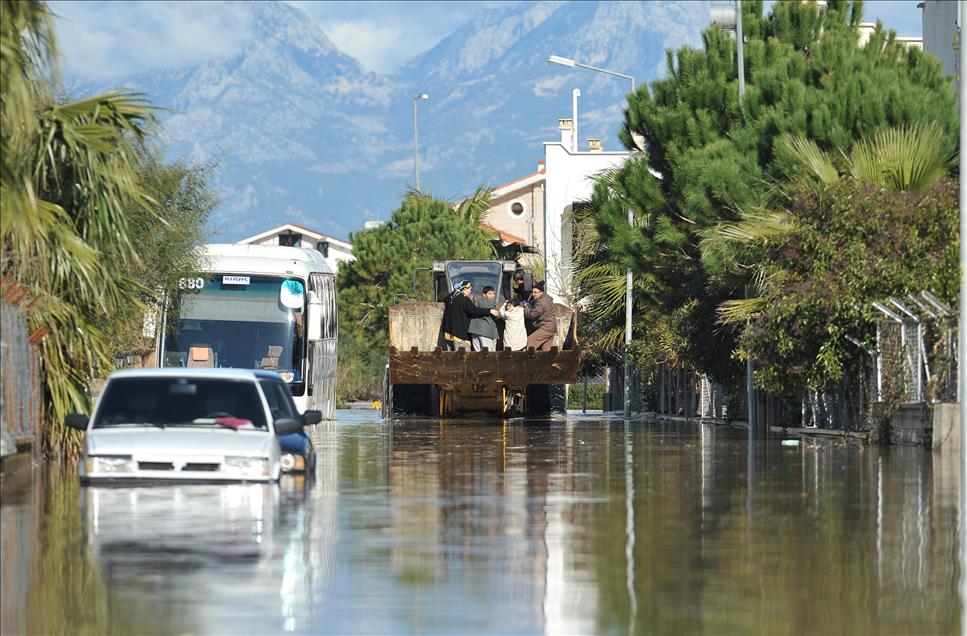 ANTALYA'DAKI SAGANAK