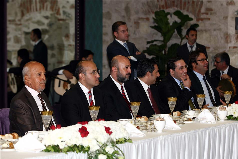 BASBAKAN GENEL YAYIN YONETMENLERINE IFTAR YEMEGI VERDI