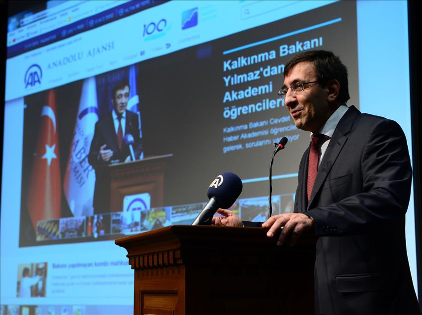 KALKINMA BAKANI YILMAZ'DAN AKADEMI OGRENCILERINE DERS