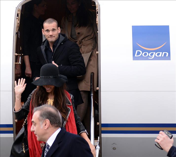 GALATASARAY'IN YENI TRANSFERI SNEIJDER ISTANBUL'DA