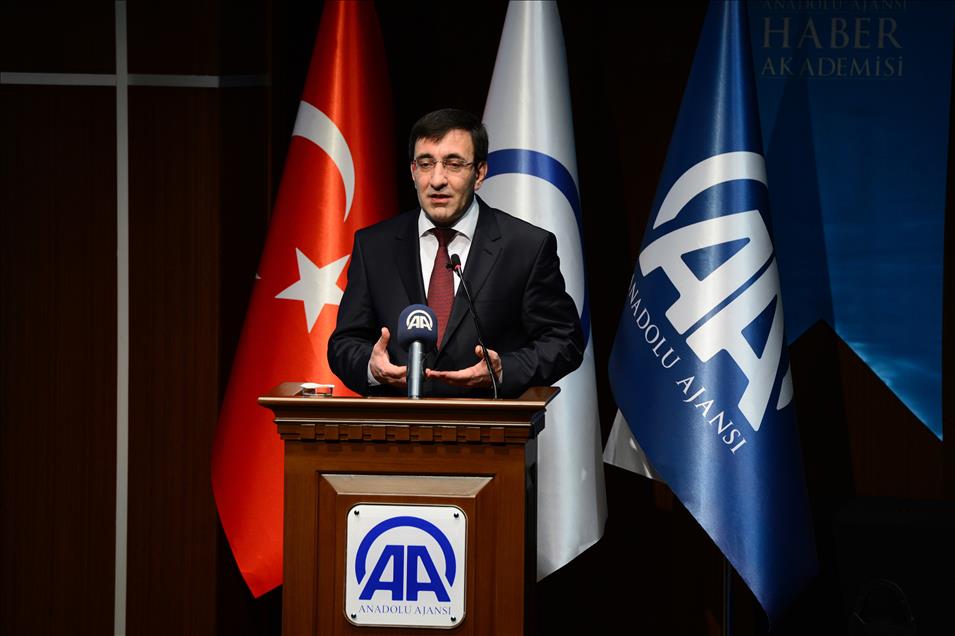 KALKINMA BAKANI YILMAZ'DAN AKADEMI OGRENCILERINE DERS