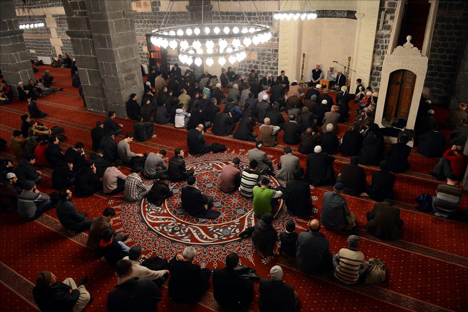DIYARBAKIR'DA MEVLIT KANDILI