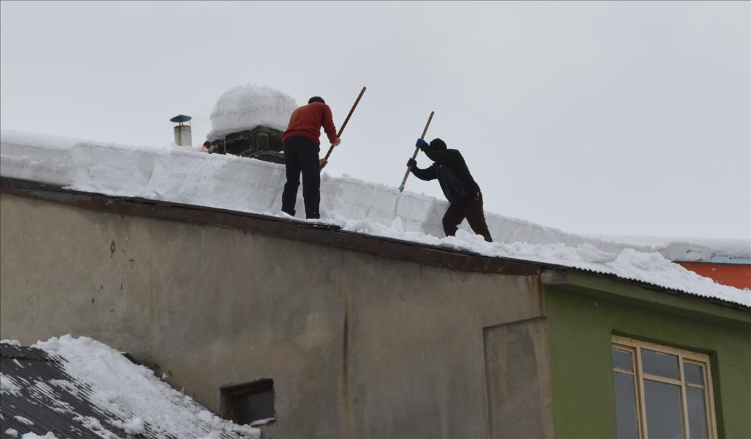 ELESKIRT'TE KAR TEMIZLEME CALISMALARI