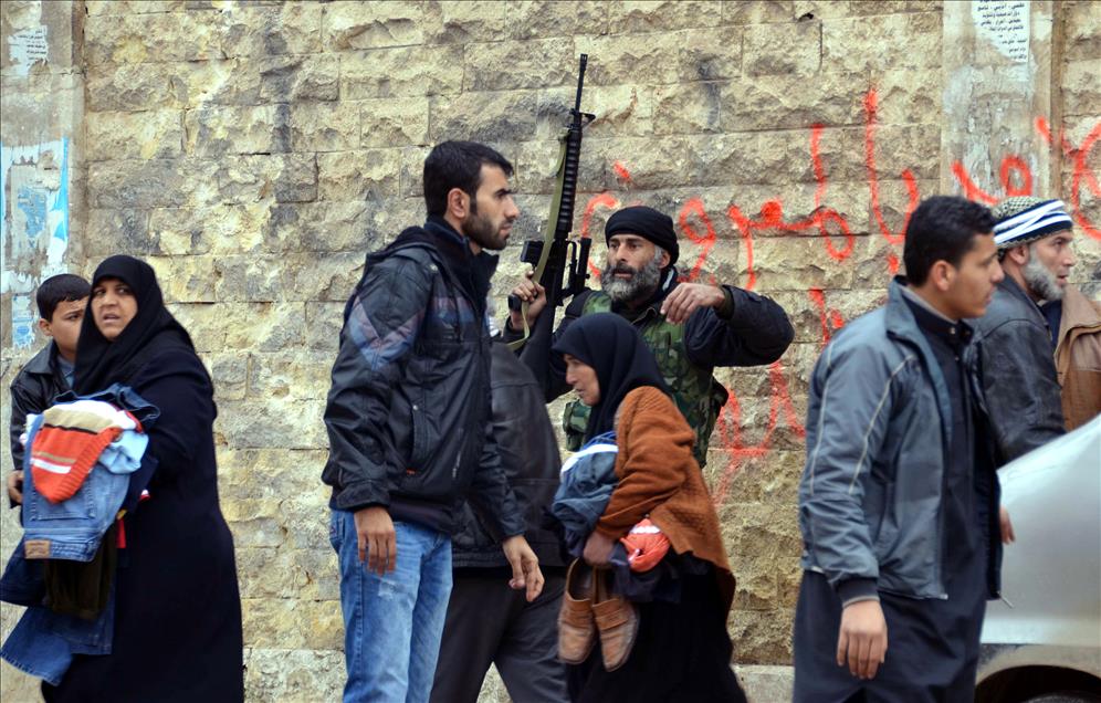 SURIYELILER YARDIMLARLA AYAKTA DURUYOR