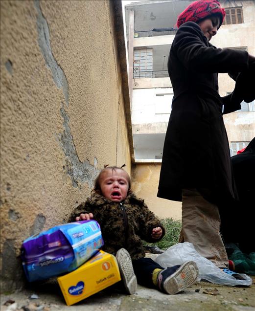 SURIYELILER YARDIMLARLA AYAKTA DURUYOR 