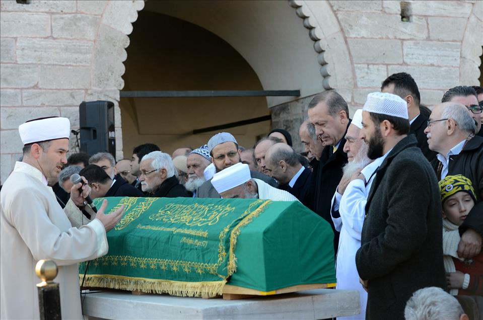 BASBAKAN ERDOGAN'IN DAYISI TOPRAGA VERILDI