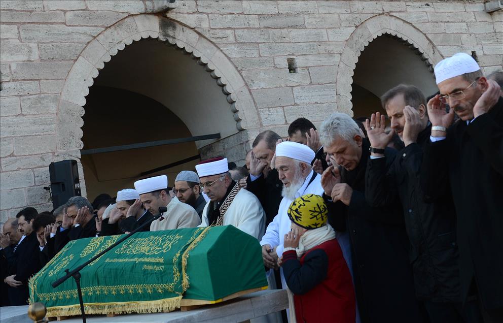 BASBAKAN ERDOGAN'IN DAYISI TOPRAGA VERILDI