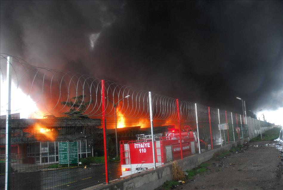 YALOVA'DA ELYAF FABRIKASINDA YANGIN