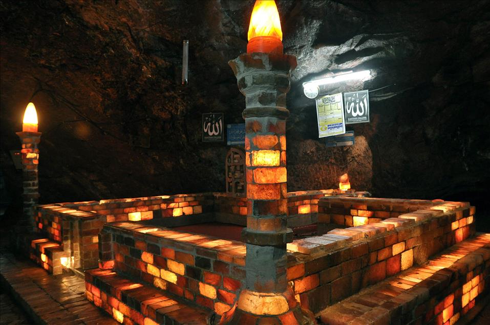 DUNYANIN GOZU, HIMALAYA TUZU'NDA