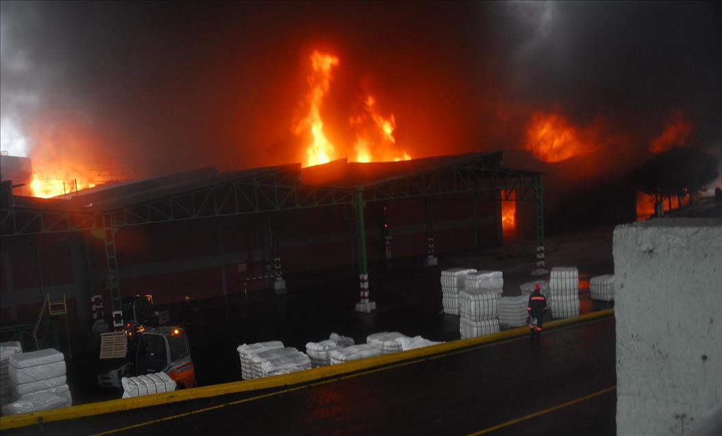 YALOVA'DA ELYAF FABRIKASINDA YANGIN