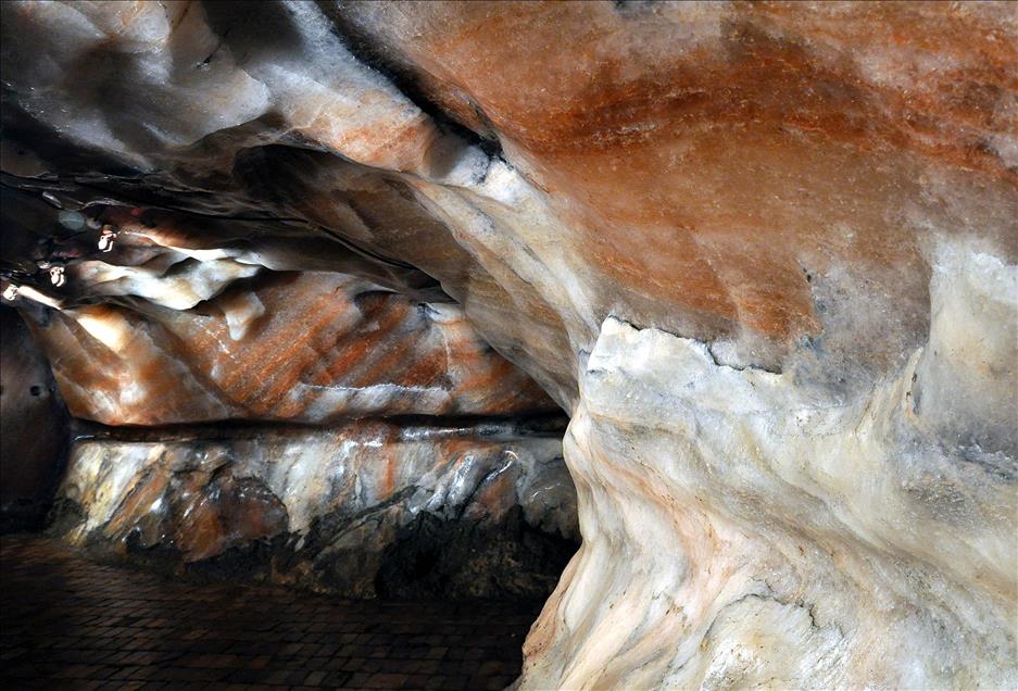 DUNYANIN GOZU, HIMALAYA TUZU'NDA