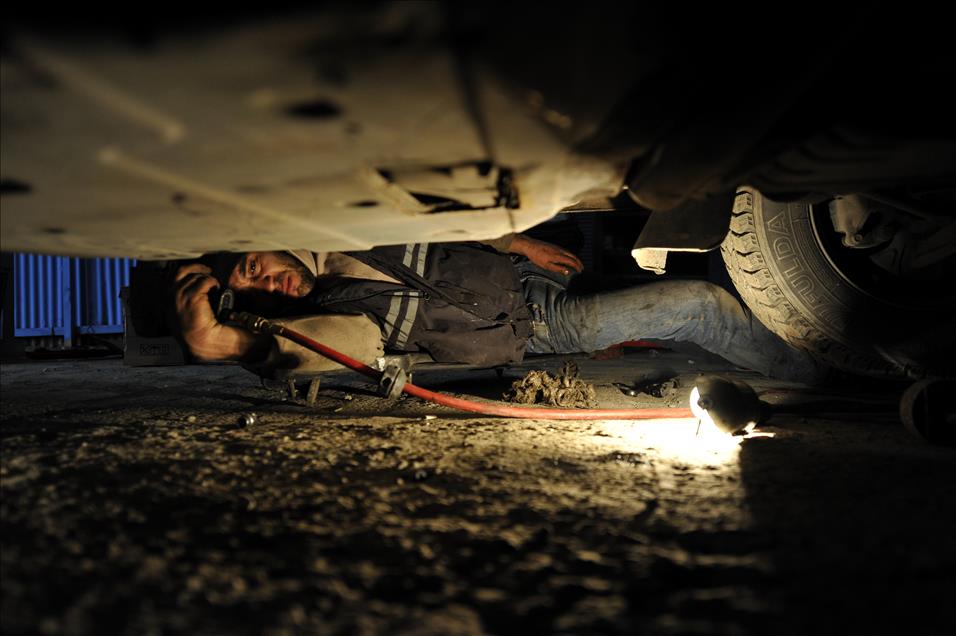 ELLERI GRES YAGI, GONULLERI CICEK BAGI