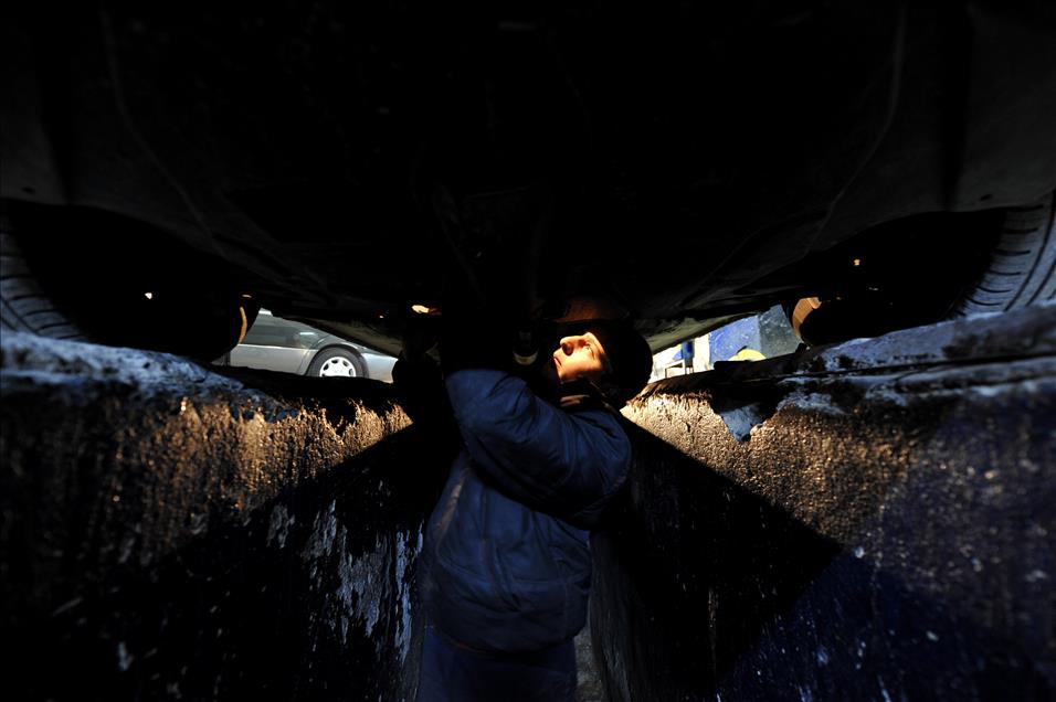 ELLERI GRES YAGI, GONULLERI CICEK BAGI