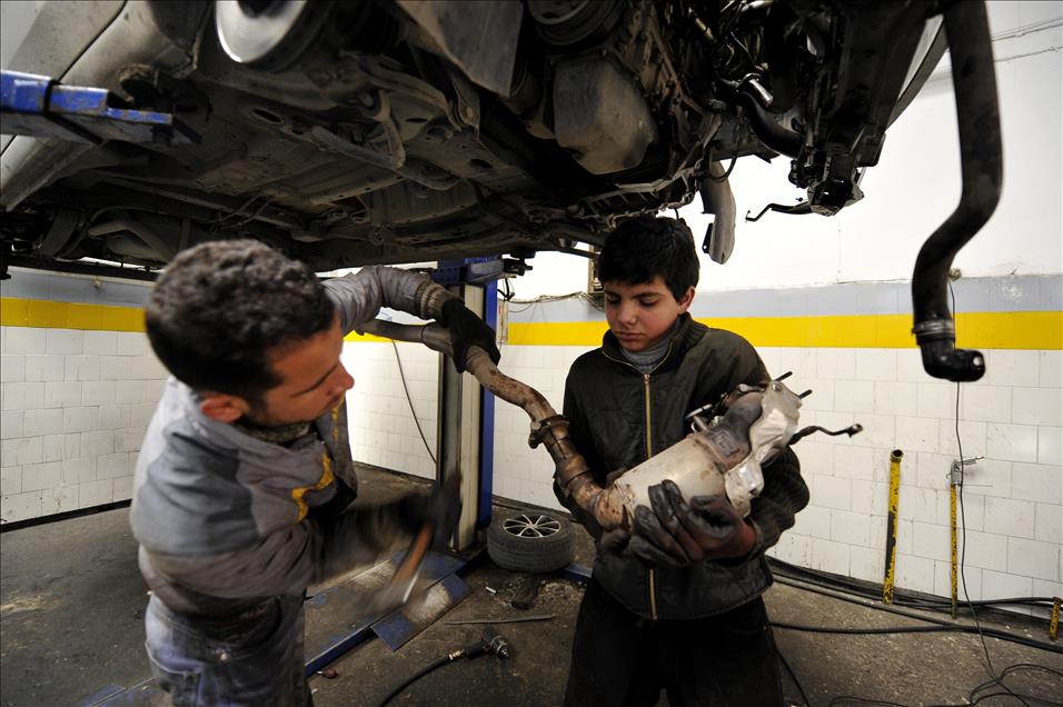 ELLERI GRES YAGI, GONULLERI CICEK BAGI