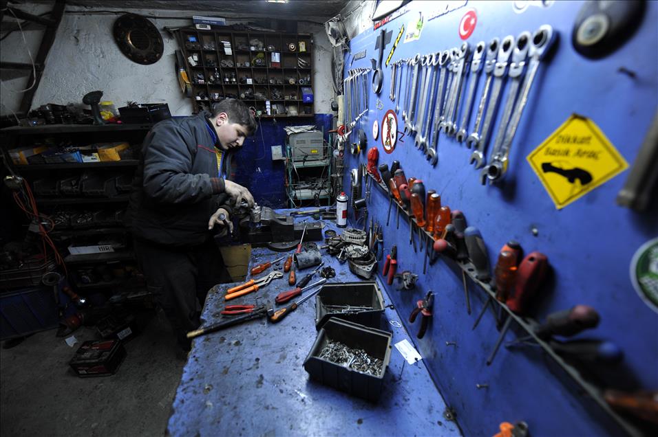 ELLERI GRES YAGI, GONULLERI CICEK BAGI