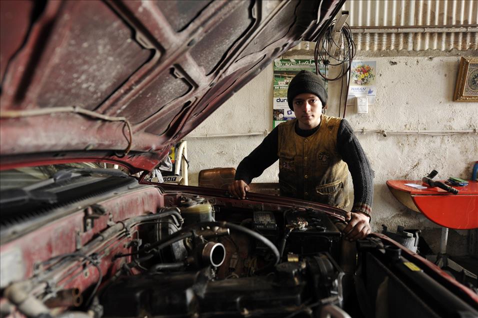 ELLERI GRES YAGI, GONULLERI CICEK BAGI