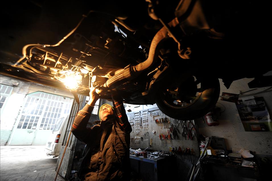 ELLERI GRES YAGI, GONULLERI CICEK BAGI