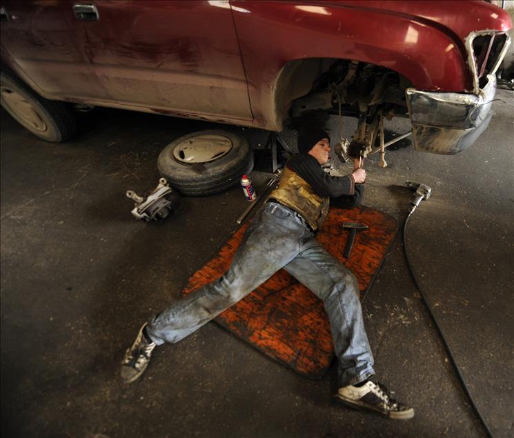 ELLERI GRES YAGI, GONULLERI CICEK BAGI