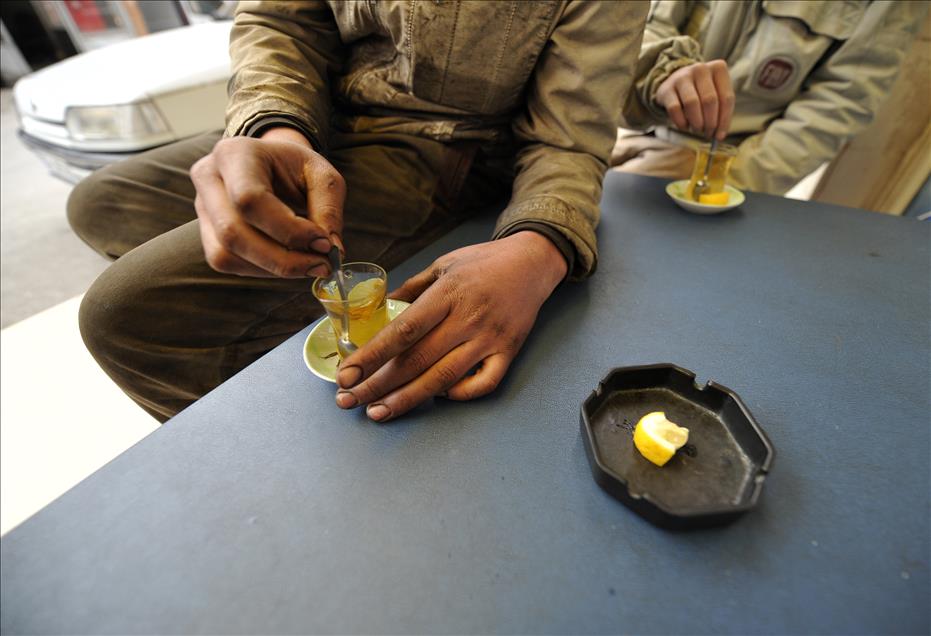 ELLERI GRES YAGI, GONULLERI CICEK BAGI