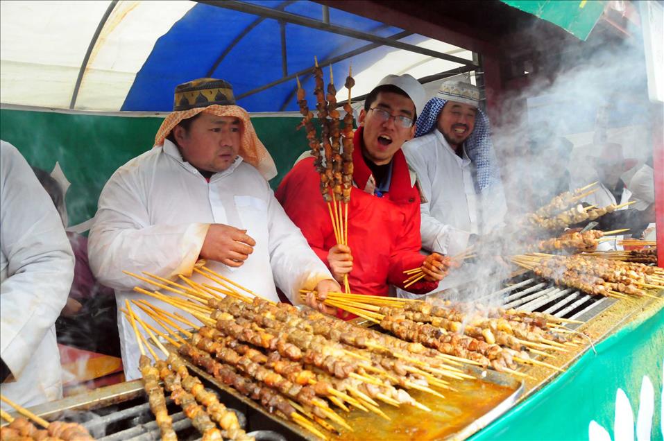 CIN'IN YILAN YILINDA HALK PANAYIRLARA AKIN ETTI
