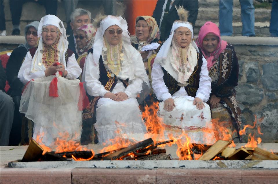 ISTANBUL'DA NEVRUZ SOLENI