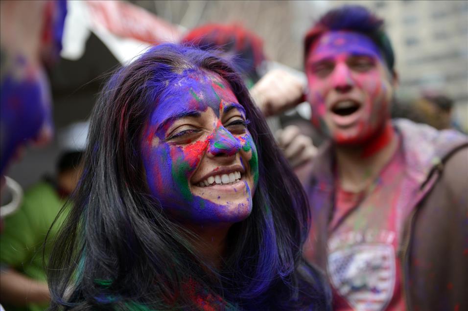 HOLI FESTIVALI NEW YORK'TA DA KUTLANDI
