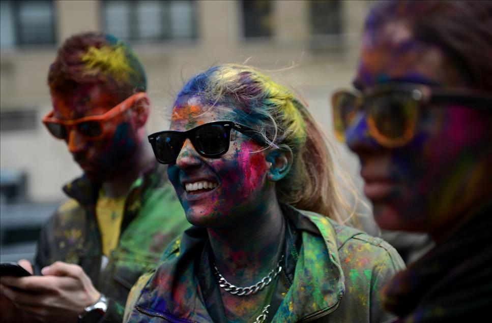 HOLI FESTIVALI NEW YORK'TA DA KUTLANDI