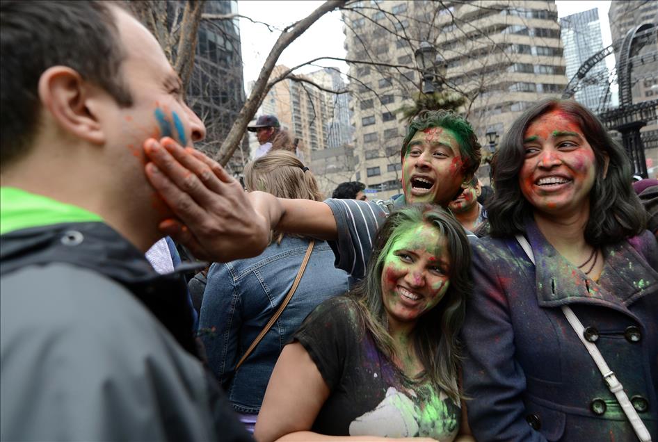HOLI FESTIVALI NEW YORK'TA DA KUTLANDI