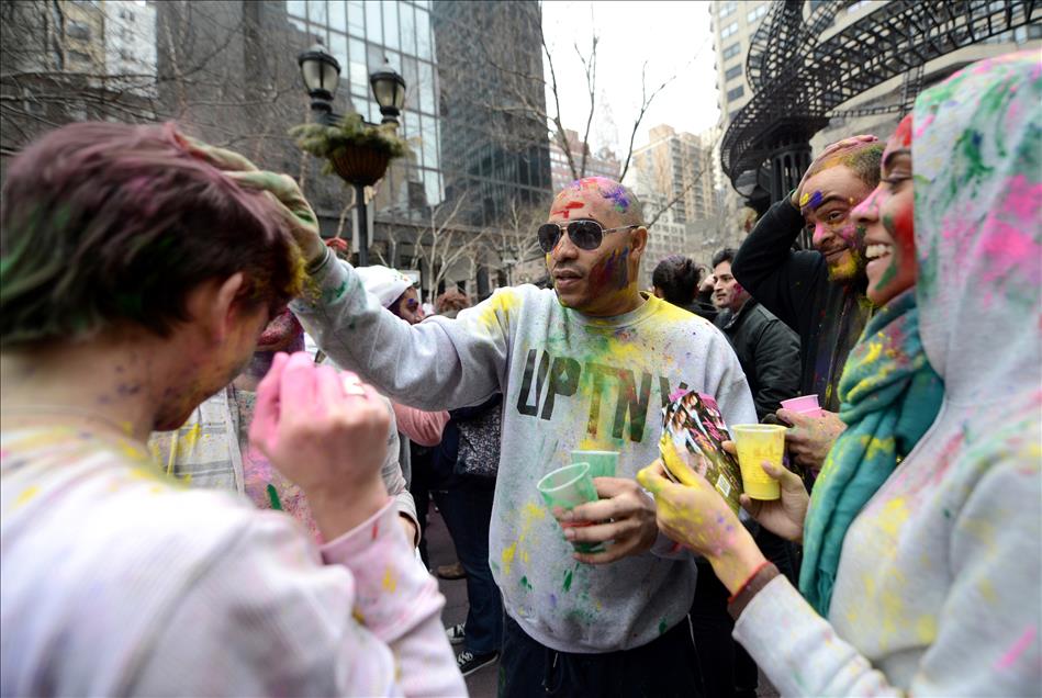 HOLI FESTIVALI NEW YORK'TA DA KUTLANDI