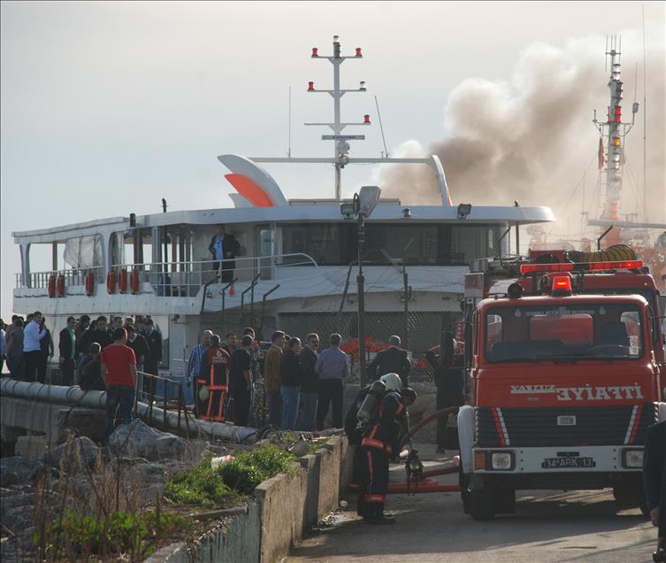 KADIKOY'DEKI TEKNE YANGINI