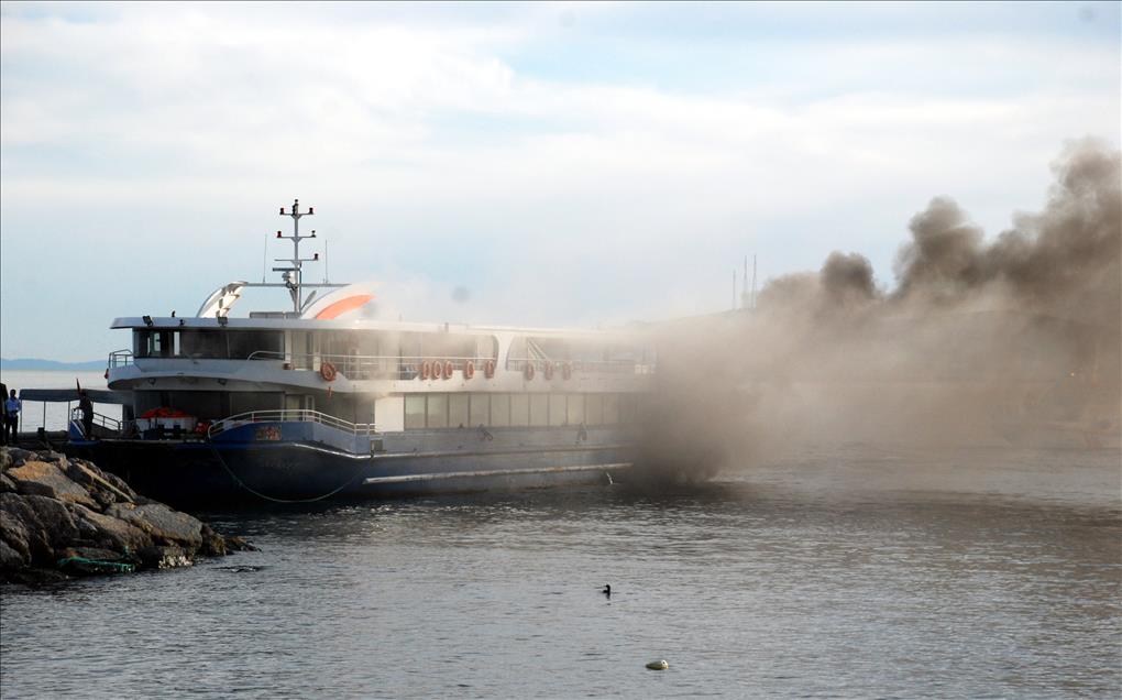 KADIKOY'DEKI TEKNE YANGINI