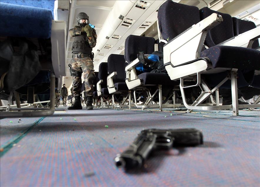 OZEL HAREKAT POLISININ EGITIMI, AKSIYON FILMLERINI ARATMIYOR