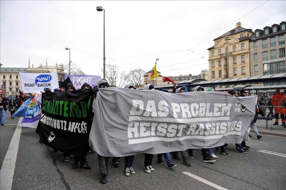 MUNIH'TE IRKCILIK PROTESTO EDILDI
