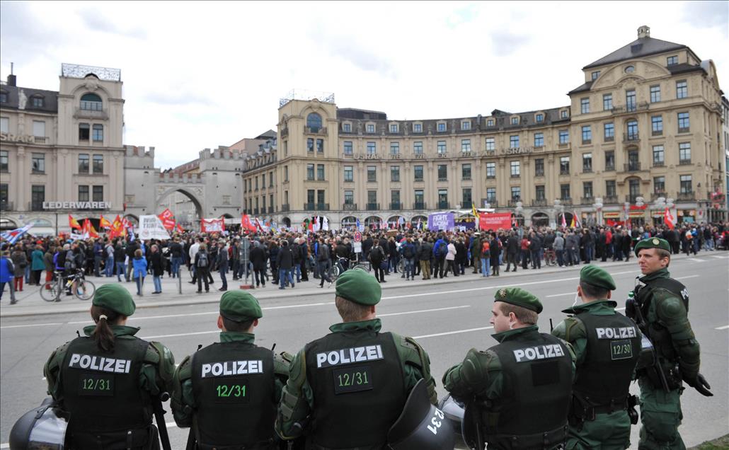 MUNIH'TE IRKCILIK PROTESTO EDILDI