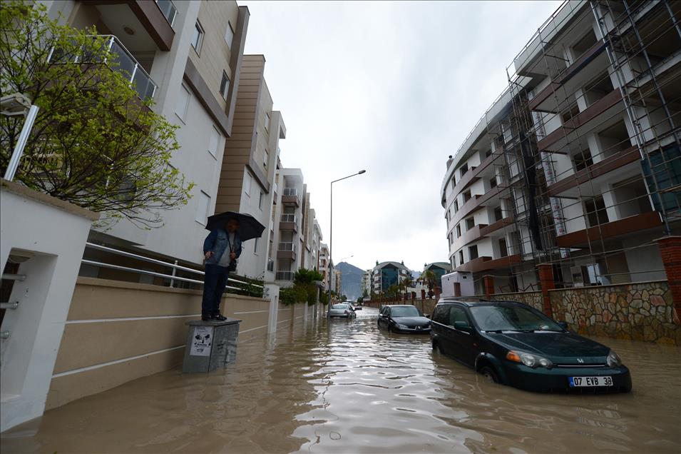 ANTALYA'DAKI SIDDETLI YAGIS