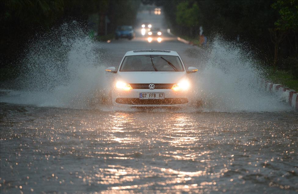 ANTALYA'DA SIDDETLI YAGIS